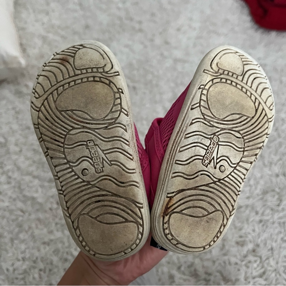 Speedo Pink Water Shoes - Picture 2 of 6